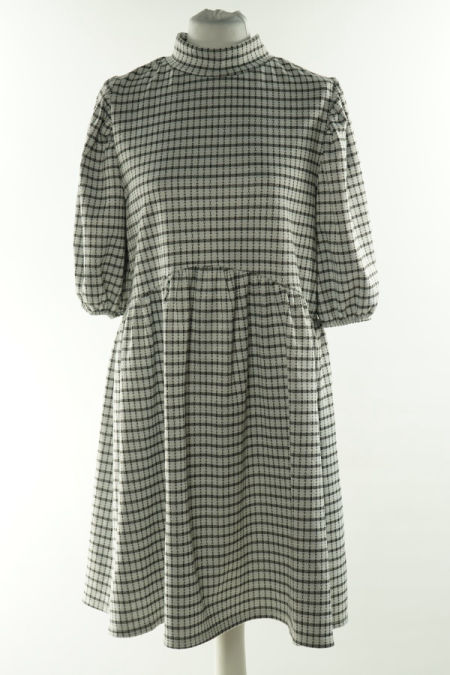 Sukienka biała w czarną kratkę