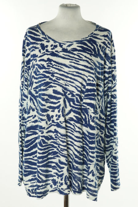 Koszulka białą w niebieskie wzory