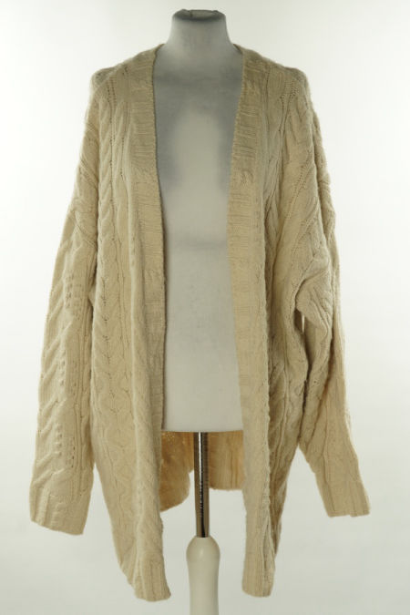 Narzutka beżowa sweterkowa