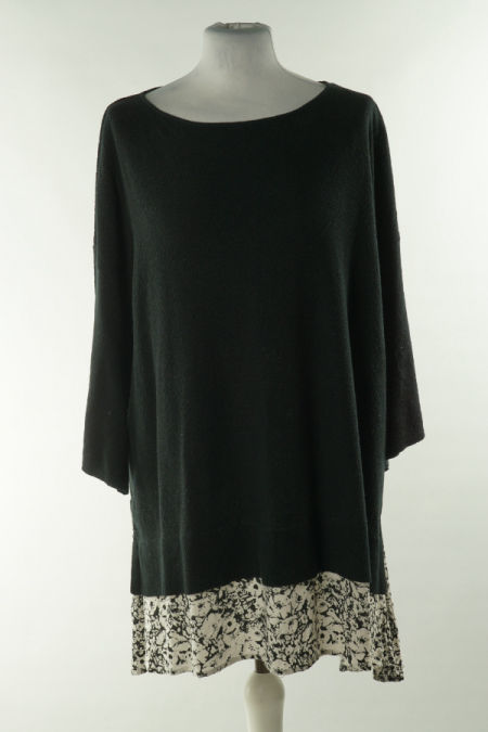 Sweter czarny z bluzkową wstawką