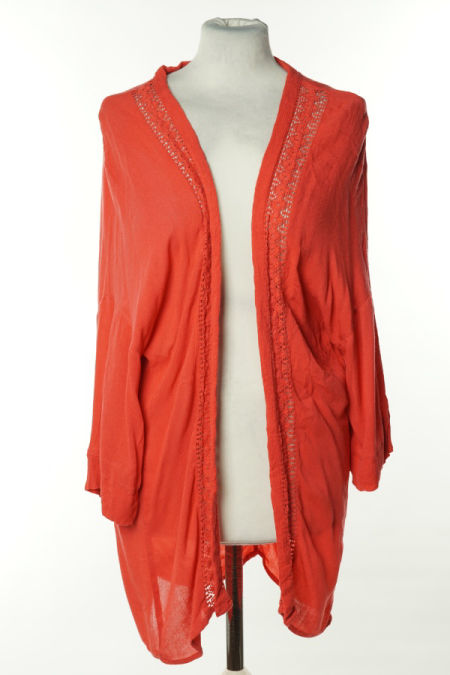 Narzutka różowa z ażurową wstawką