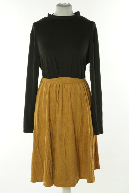 Sukienka czarno-karmelowa z paskiem