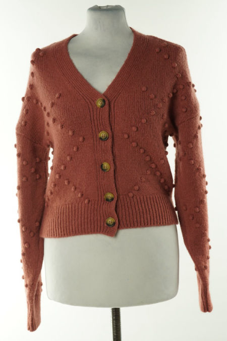 Kardigan z guziczkami i kuleczkami 