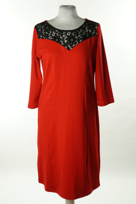 Sukienka czerwona z koronkową wstawką