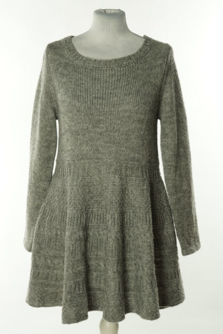 Sukienka szara sweterkowa rozkloszowana