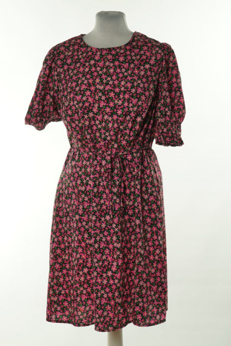 Sukienka czarna w różowe kwiatki