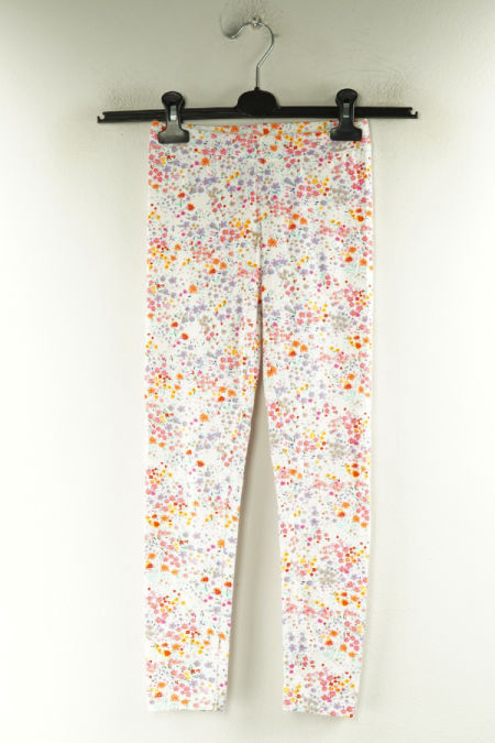 Legginsy białe w drobne kolorowe kwiatki