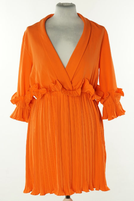 Sukienka pomarańczowa z plisowanym dołem