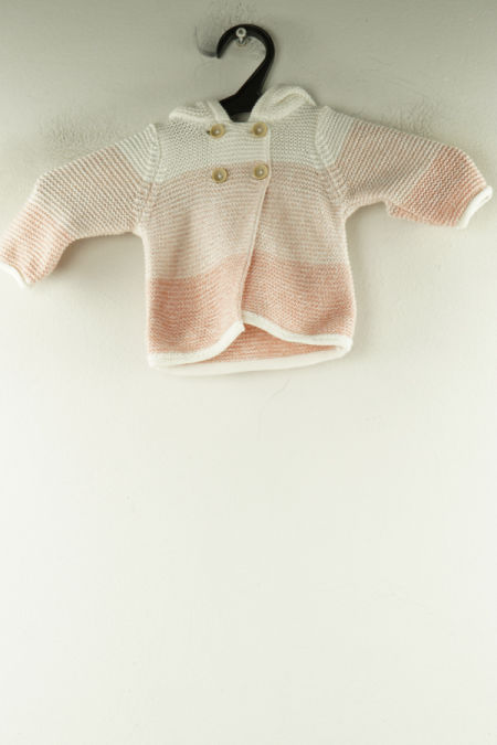 Kardigan z kapturem w odcieniach różu