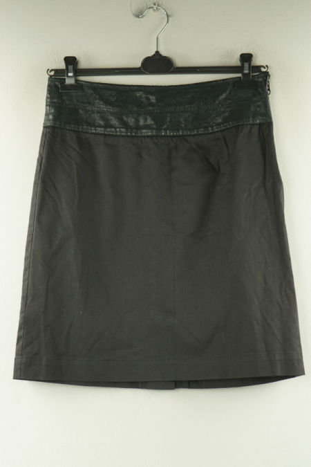 Spódnica czarna z wstawką z ekoskóry