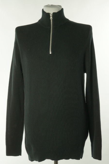 Sweter czarny z wyższym kołnierzem