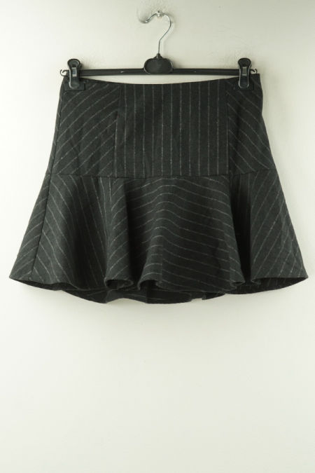 Spódnica ciemnoszara w białe paski