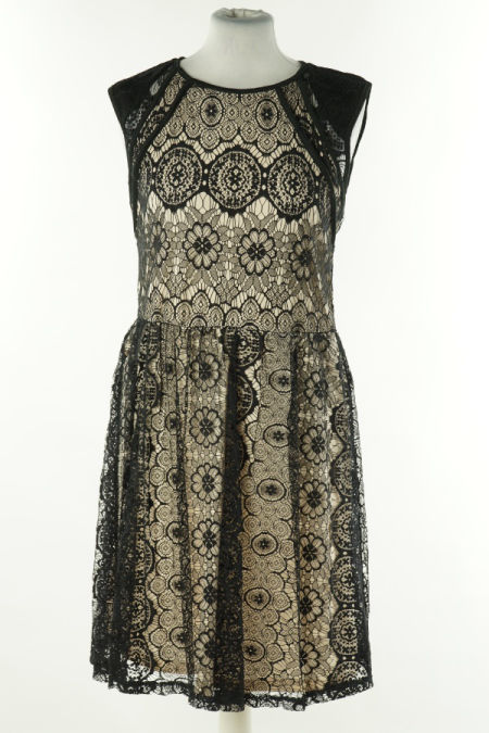 Sukienka beżowa w czarną koronkę