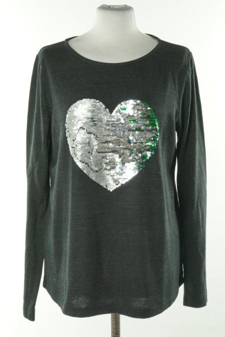 Sweter cienki czarny ze srebrnym cekinowym sercem