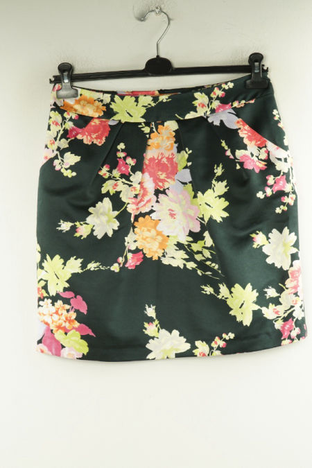 Spódnica czarna w kwiaty