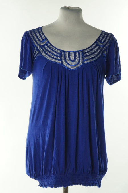 Koszulka kobaltowa z ażurową wstawką