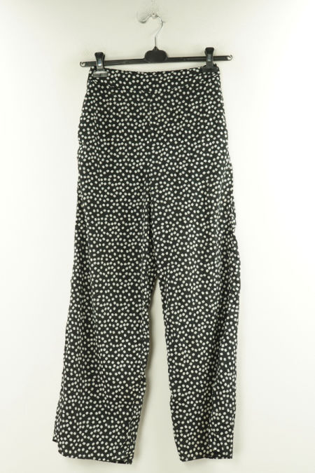 Spodnie czarne w białe kwiatki