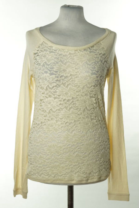 Sweter cienki kremowy z koronkowym przodem