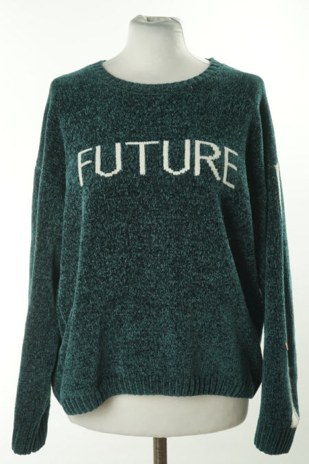 Sweter zielony napis