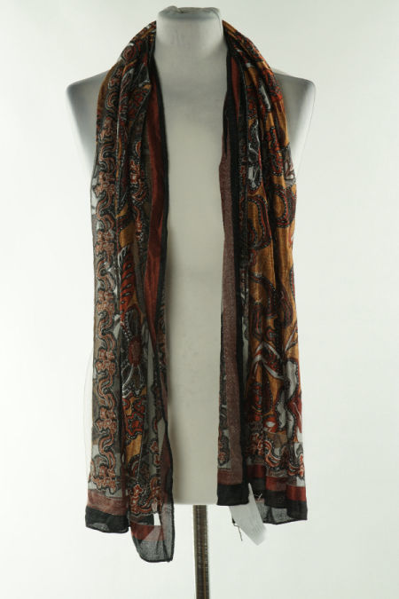 Szalik ceglasty w roślinny wzór