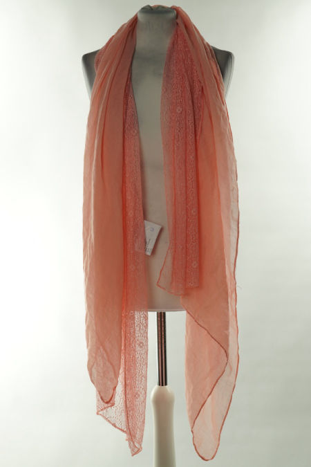 Szal różowy z ażurową wstawką