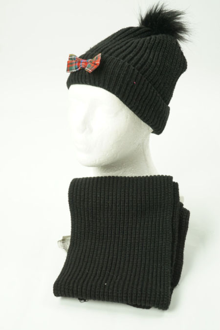 Komplet czarny czapka i szalik