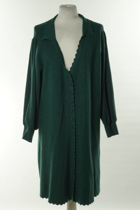 Sukienka ciemnozielona sweterkowa z ozdobnymi guzikami