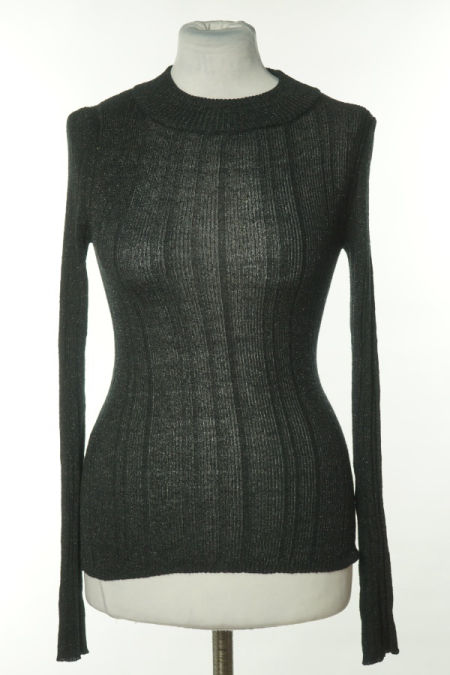 Sweter czarny z błyszcząca nitką