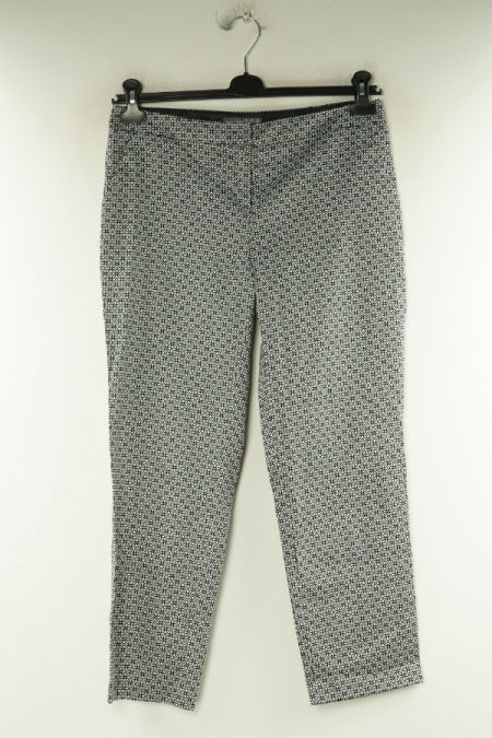 Spodnie za kolano biało - czarne wzorzyste