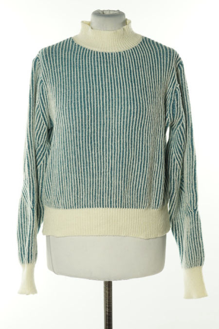 Sweter niebiesko-kremowy w paski