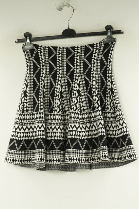 Spódnica sweterkowa czarna w białe wzory
