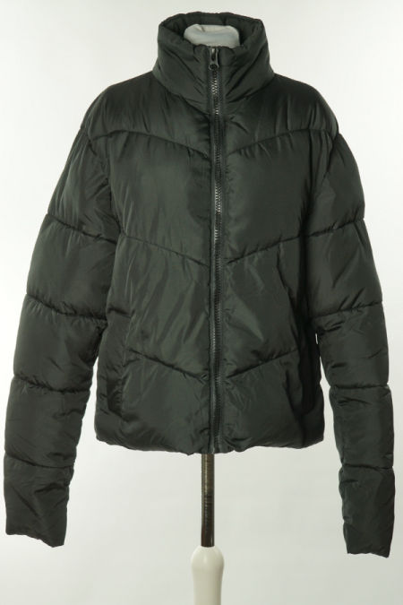 Kurtka czarna z wyższym kołnierzem