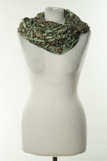 Komin zielony w wężowy wzór