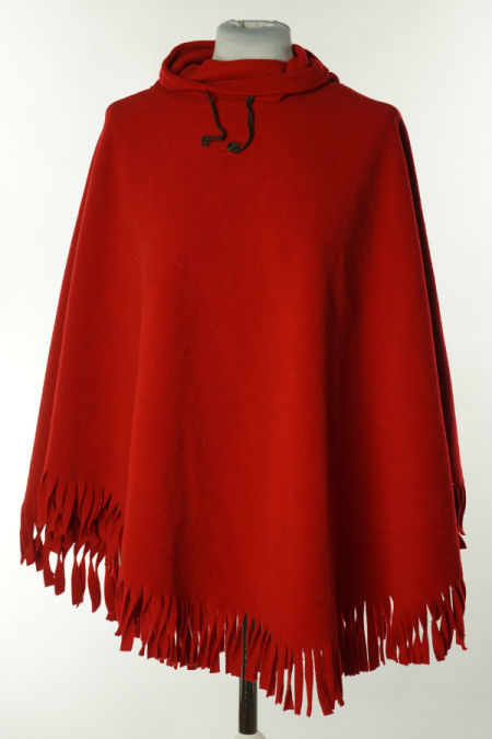 Ponczo polarowe czerwone z frędzlami