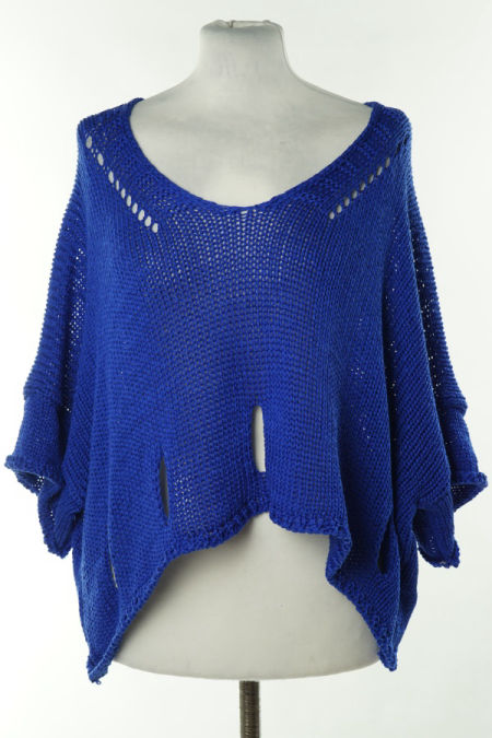 Sweter niebieski z dziurami