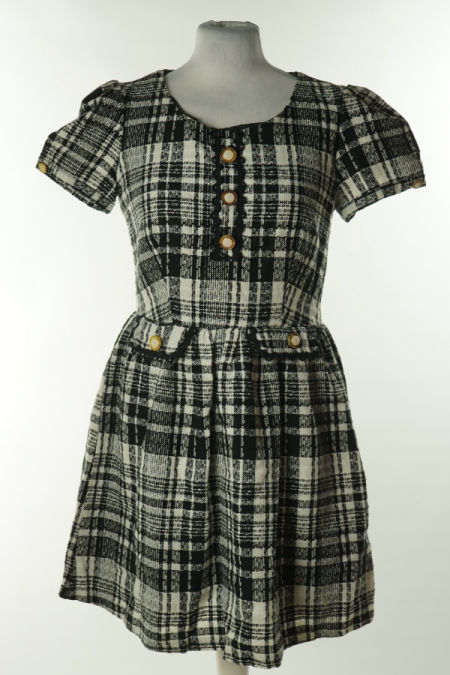 Sukienka elegancka w biało czarną kratę