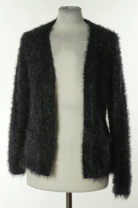 Narzutka czarna sweterkowa włochata