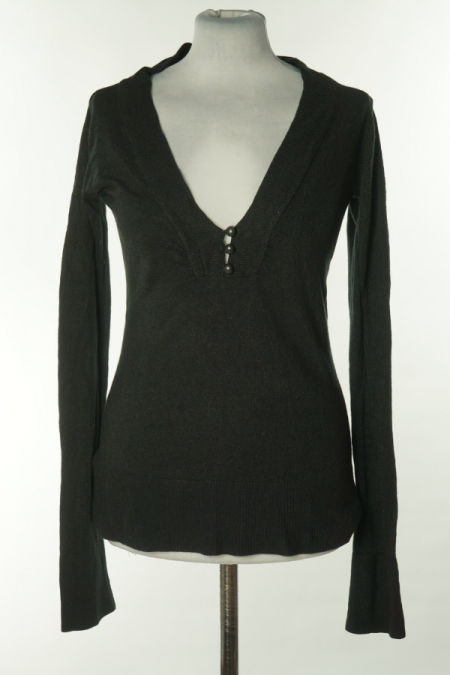 Sweter czarny z ozdobnymi guzikami