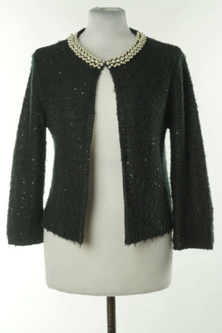 Narzutka czarna cekinowa z perełkowym dekoltem