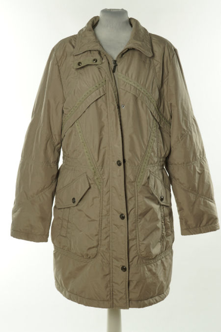 Płaszcz beżowy lekko pikowany