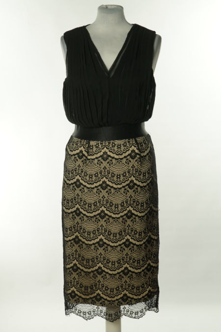 Sukienka czarna z koronkowym dołem