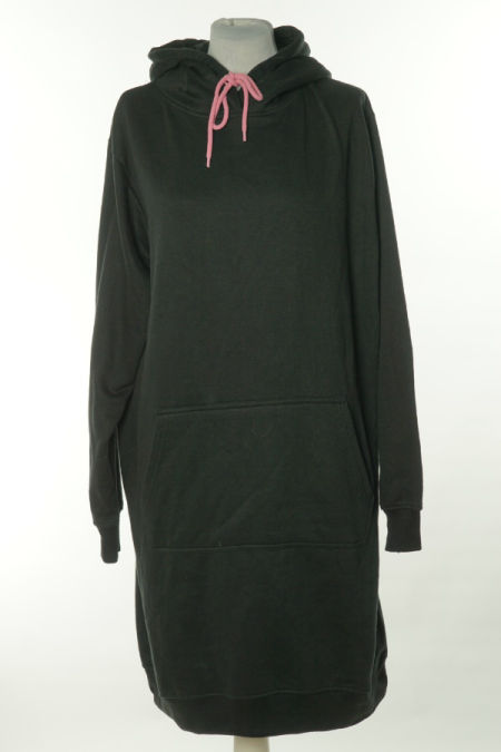 Sukienko-bluza czarna z kapturem