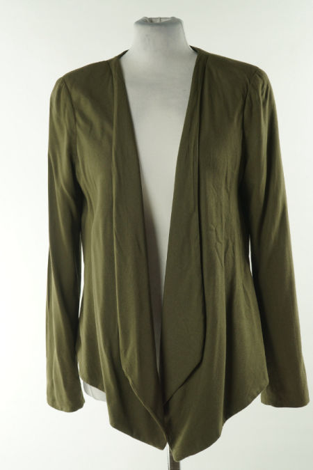 Narzutka w kolorze oliwkowej zieleni 