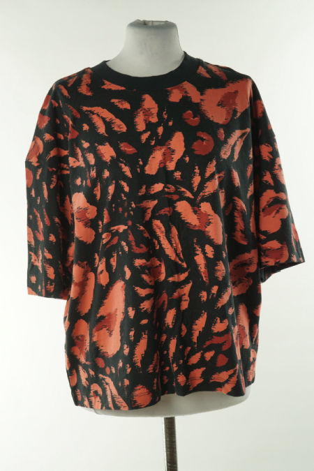 Koszulka czarna w różowe cętki