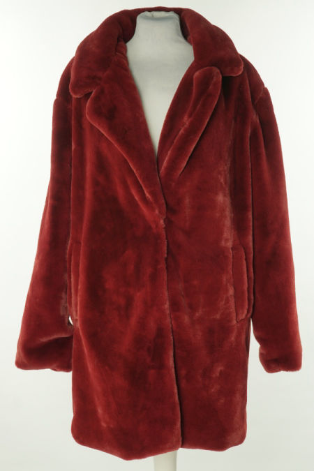 Futro ciemno czerwone