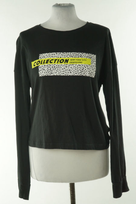 Bluzka czarna z nadrukiem i napisem