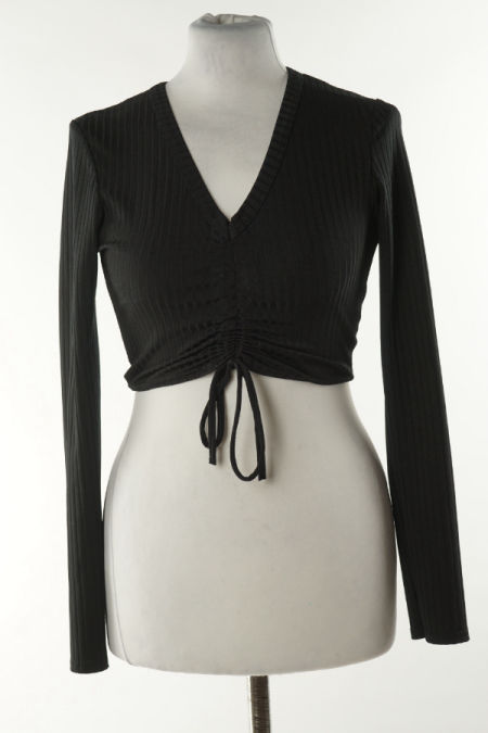 Top czarny z marszczeniem z przodu