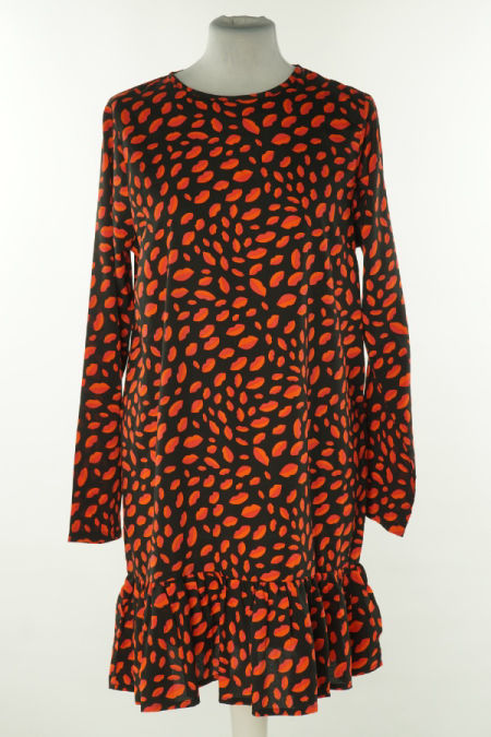 Sukienka czarna w czerwone usta