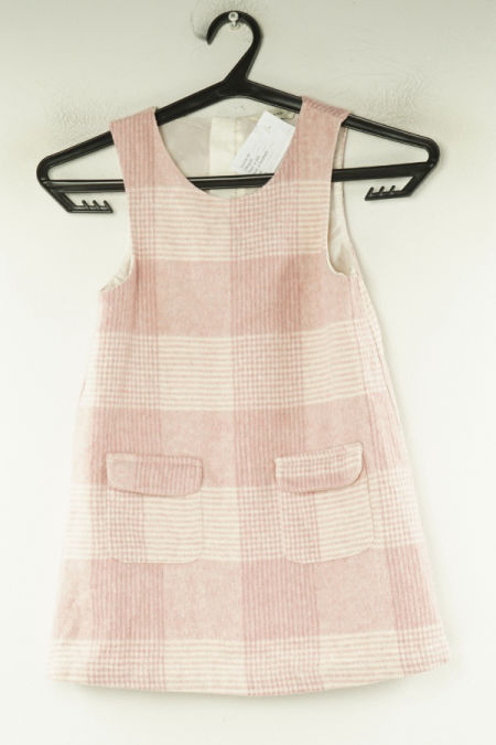 Sukienka ogrodniczka różowa w kratę
