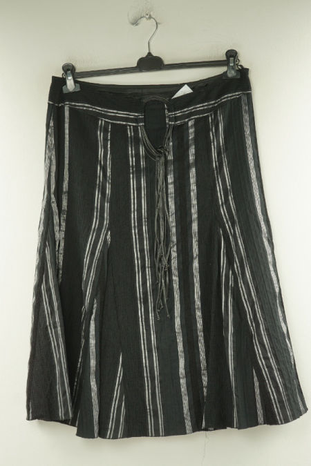Spódnica czarna w paski